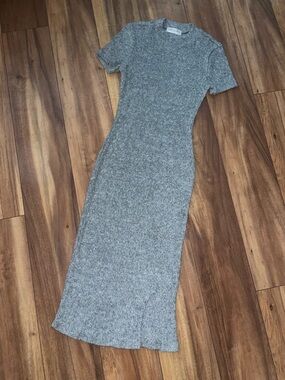 Sleek Gray Knit Short-Sleeve Midi Dress
